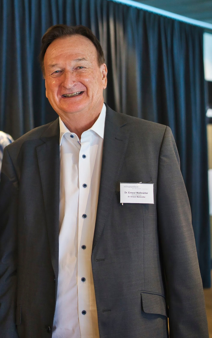 Porträt von Dr. Ernest Wallmüller